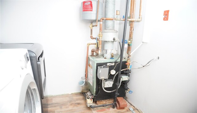 11 Boxwood Close, Hopewell Junction, NY 12533 - utility room with washing machine and clothes dryer