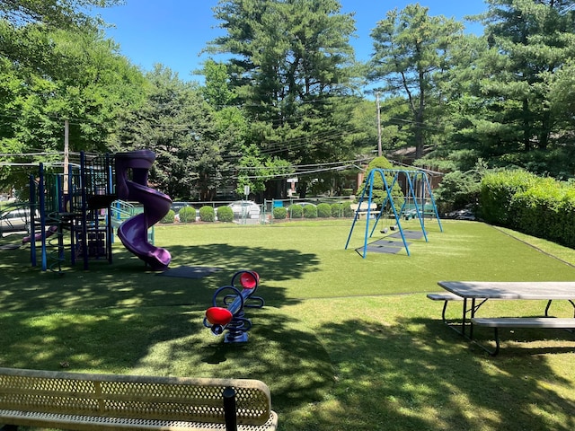 180 Pinewood Dr Unit 11, Hartsdale, NY 10530 - view of community jungle gym