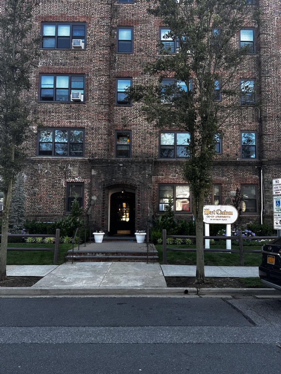 141 Wyckoff Pl Unit 1F, Woodmere, NY 11598 - view of building exterior