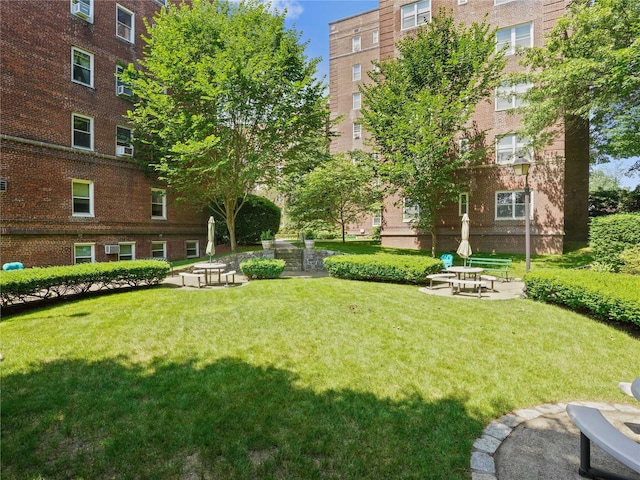 90 Bryant Ave Unit 3Da, White Plains, NY 10605 - view of community with a yard
