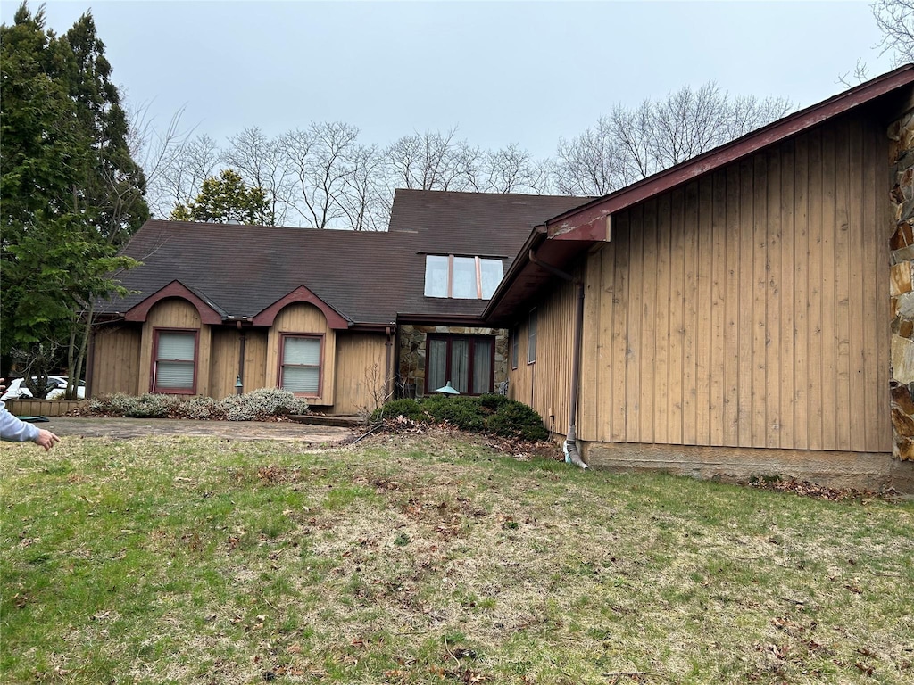 6 Cedarfield Ter, Setauket, NY 11780 - view of front of property with a front yard