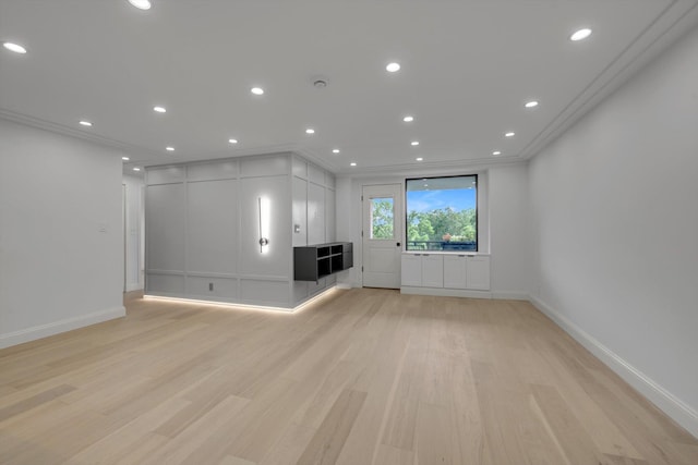 4705 Henry Hudson Pkwy W Unit 6J, Bronx, NY 10471 - unfurnished living room with light wood finished floors, recessed lighting, and ornamental molding