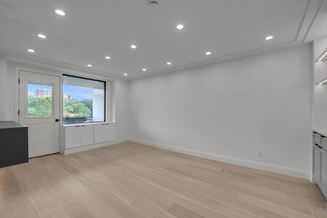 4705 Henry Hudson Pkwy W Unit 6J, Bronx, NY 10471 - spare room featuring light wood-type flooring, recessed lighting, ornamental molding, and a smoke detector