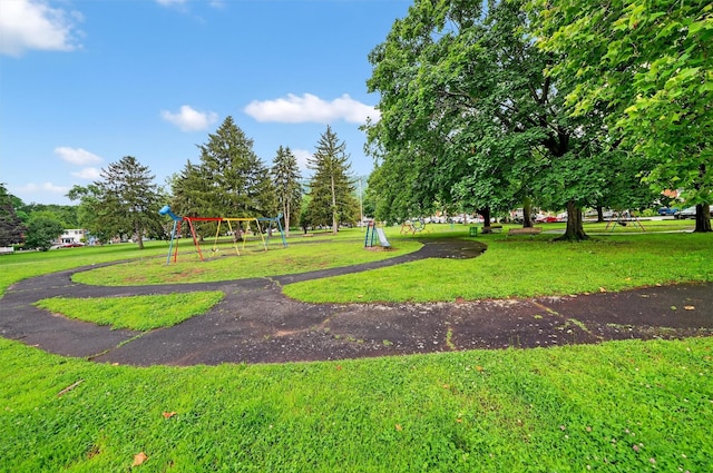 114 Halgren Cres, Haverstraw, NY 10927 - surrounding community with a yard