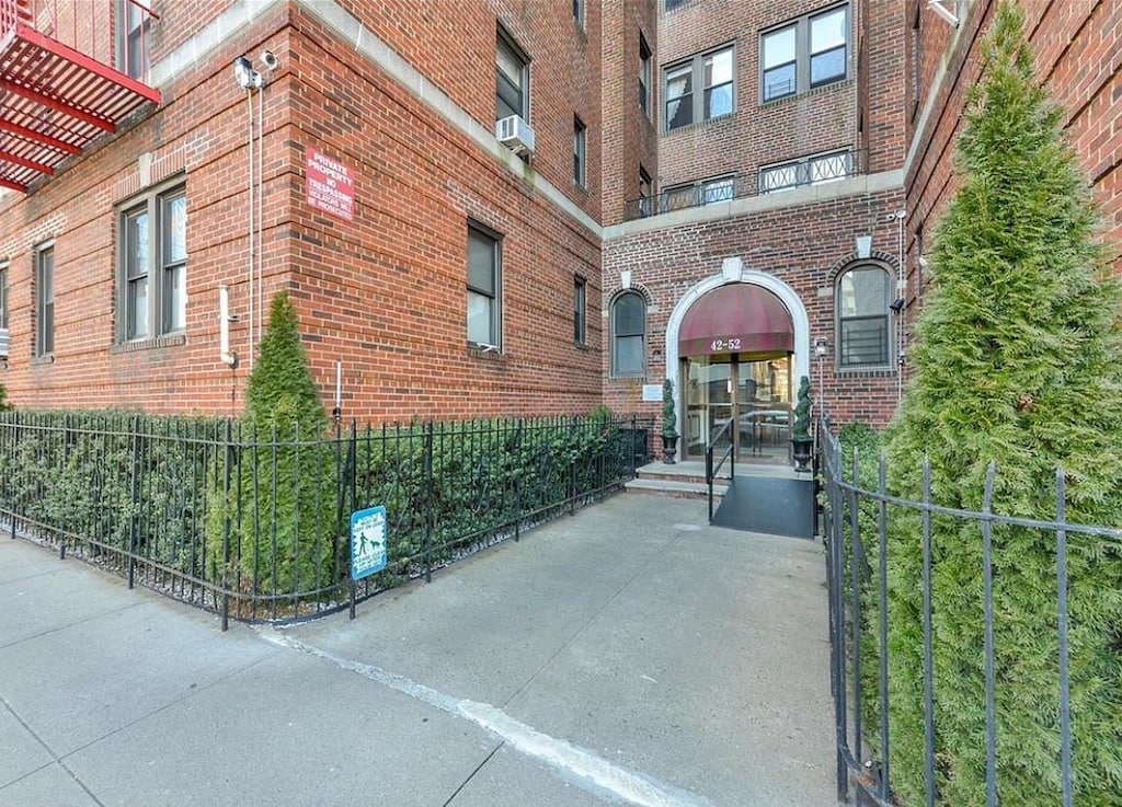42-52 Layton St Unit 3H, Elmhurst, NY 11373 - photo 1