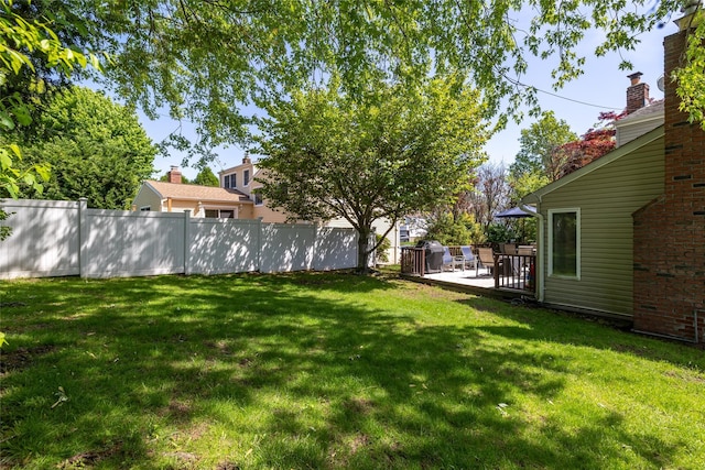 7 Garnet Ln, Plainview, NY 11803 - view of yard featuring a deck