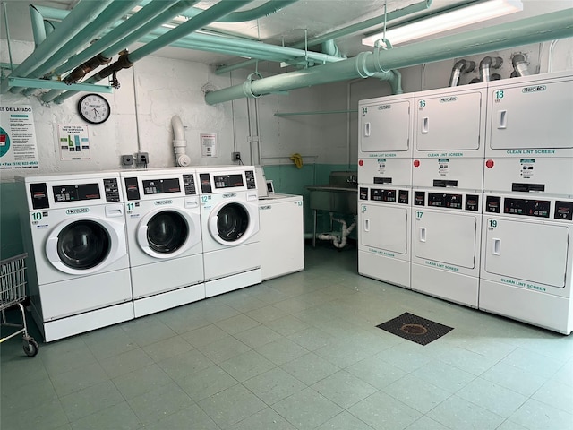 125 N Washington Ave Unit 46, Hartsdale, NY 10530 - shared laundry with stacked washer / dryer and washer and clothes dryer