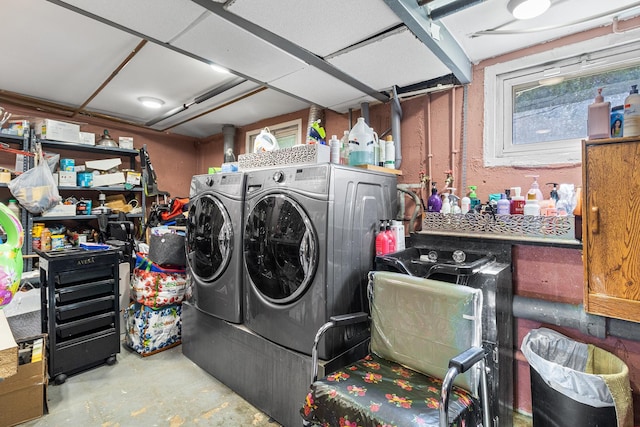 883 Saint James Pl, Franklin Square, NY 11010 - laundry area featuring independent washer and dryer