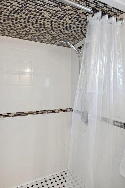 5 Charles St, Valley Stream, NY 11580 - bathroom featuring a tile shower
