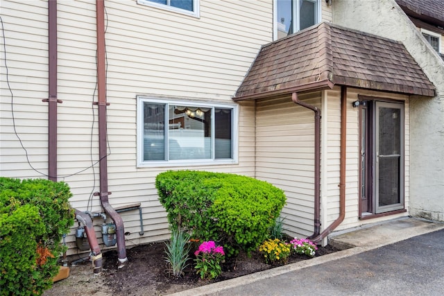 88 E Valley Stream Blvd Unit 7, Valley Stream, NY 11580 - view of side of property with roof with shingles