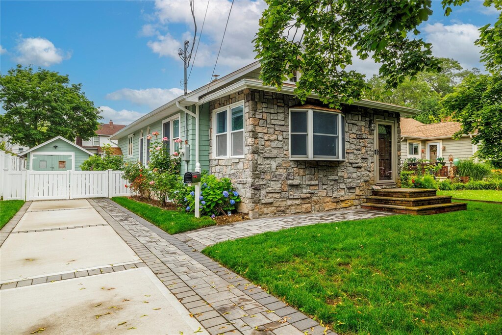 424 Albermarle Ave, Bellmore, NY 11710 - photo 1