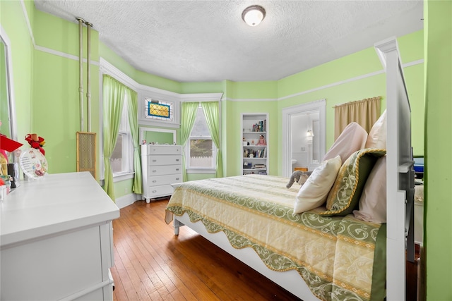 610 Van Cortlandt Park Ave, Yonkers, NY 10705 - bedroom featuring light wood-style floors and a textured ceiling