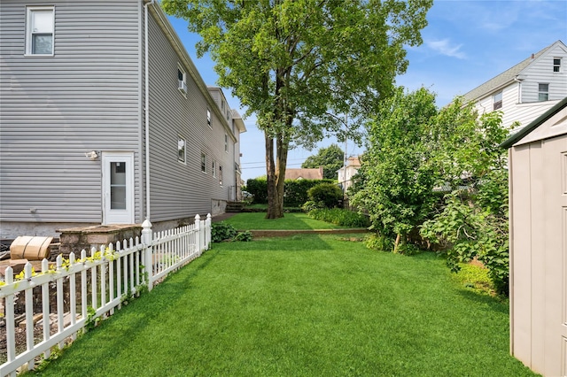 93 Edgewood Ave, Yonkers, NY 10704 - view of yard