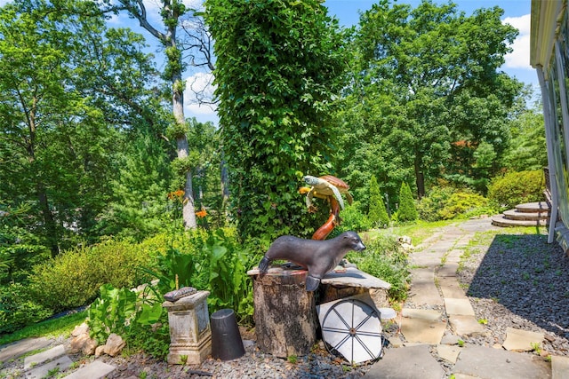 400 Beechmont Dr, New Rochelle, NY 10804 - view of yard