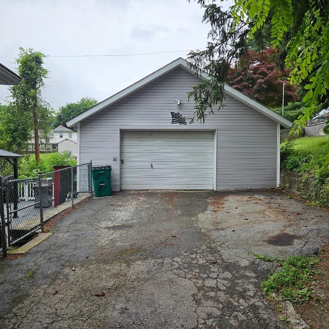 15 Wilmar Ter, Poughkeepsie, NY 12601 - detached garage featuring driveway