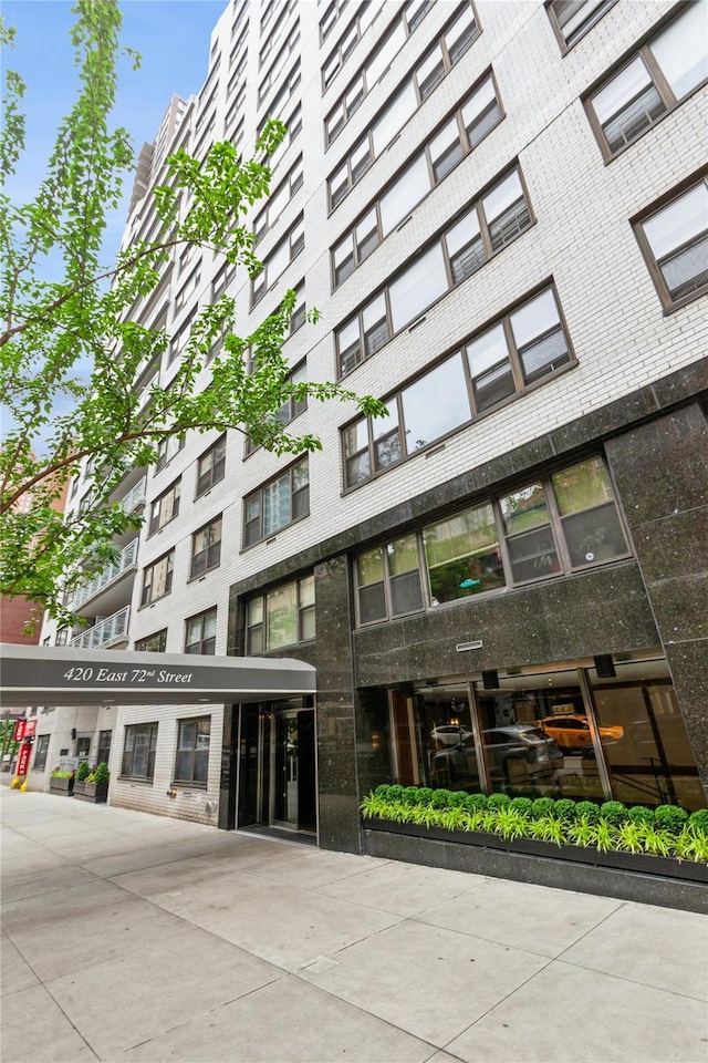 420 E 72nd St Unit 16E, New York Manhattan, NY 10021 - photo 1