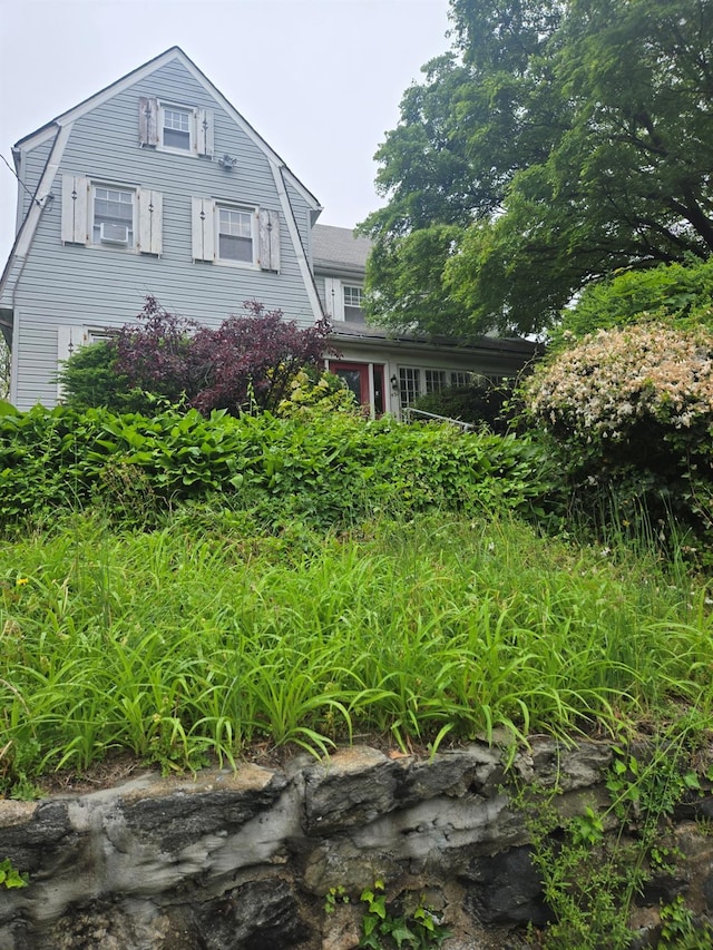 431 E Sidney Ave, Mount Vernon, NY 10553 - view of front of property with a gambrel roof