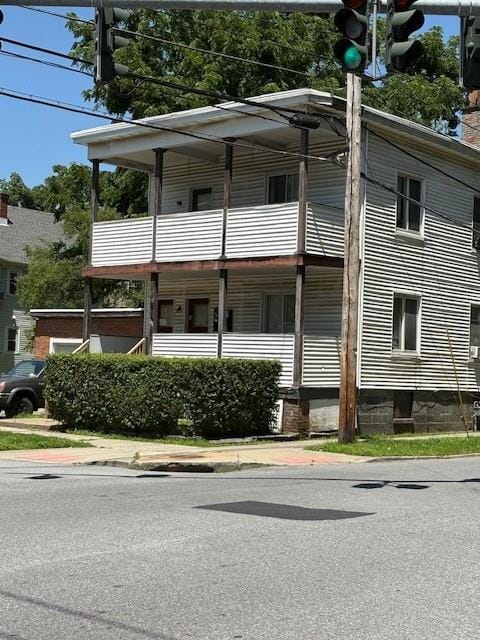 61-63 Franklin St, Poughkeepsie, NY 12601 - view of property exterior featuring a balcony