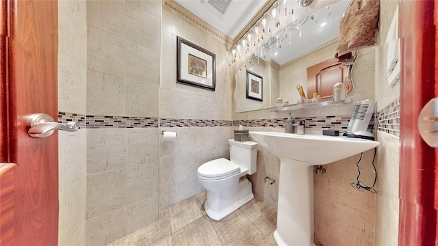 20 Corbin Pl, Brooklyn, NY 11235 - half bath with ornamental molding and tile walls