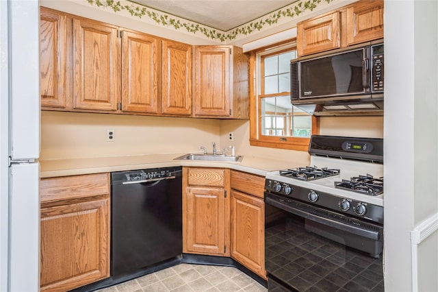 5 Hillaire Pl, Nanuet, NY 10954 - kitchen featuring black appliances, light countertops, and light tile patterned floors
