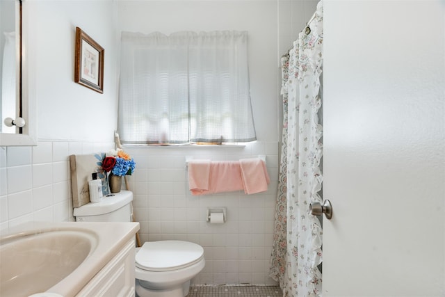 26 Cooper Rd Unit 416, Poughkeepsie, NY 12603 - full bath with tile walls, vanity, and a shower with shower curtain