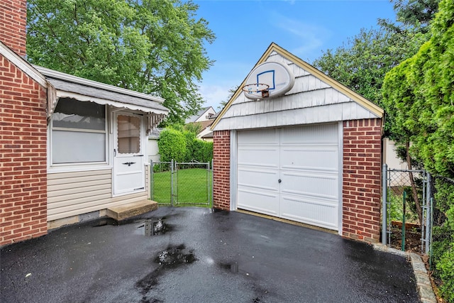 231 Wilson St, West Hempstead, NY 11552 - detached garage with driveway