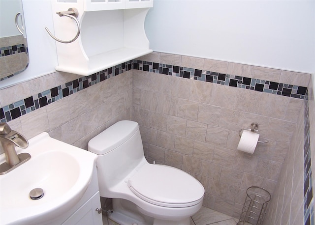 23 Birchwood Rd Unit 23, Coram, NY 11727 - bathroom featuring tile walls and vanity