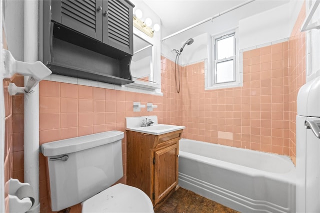 230 Pelham Rd Unit 3O, New Rochelle, NY 10805 - full bath with tile walls, vanity, and shower / washtub combination