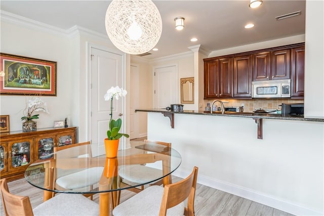 1 Christie Pl Unit 205E, Scarsdale, NY 10583 - dining room featuring light wood-style flooring, crown molding, and recessed lighting