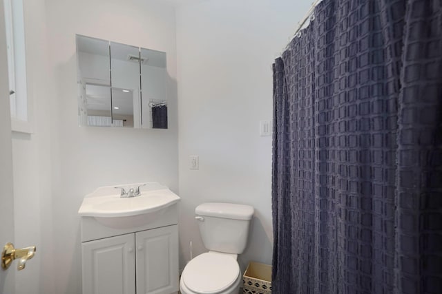 6 Sunrise Pl, Farmingville, NY 11738 - bathroom with vanity and a shower with curtain