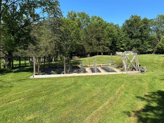 282 Petticoat Ln, Bloomingburg, NY 12721 - view of yard featuring a garden