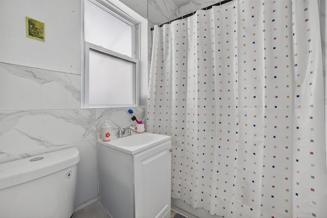 439 S 7th Ave, Mount Vernon, NY 10550 - full bathroom with vanity and a shower with curtain