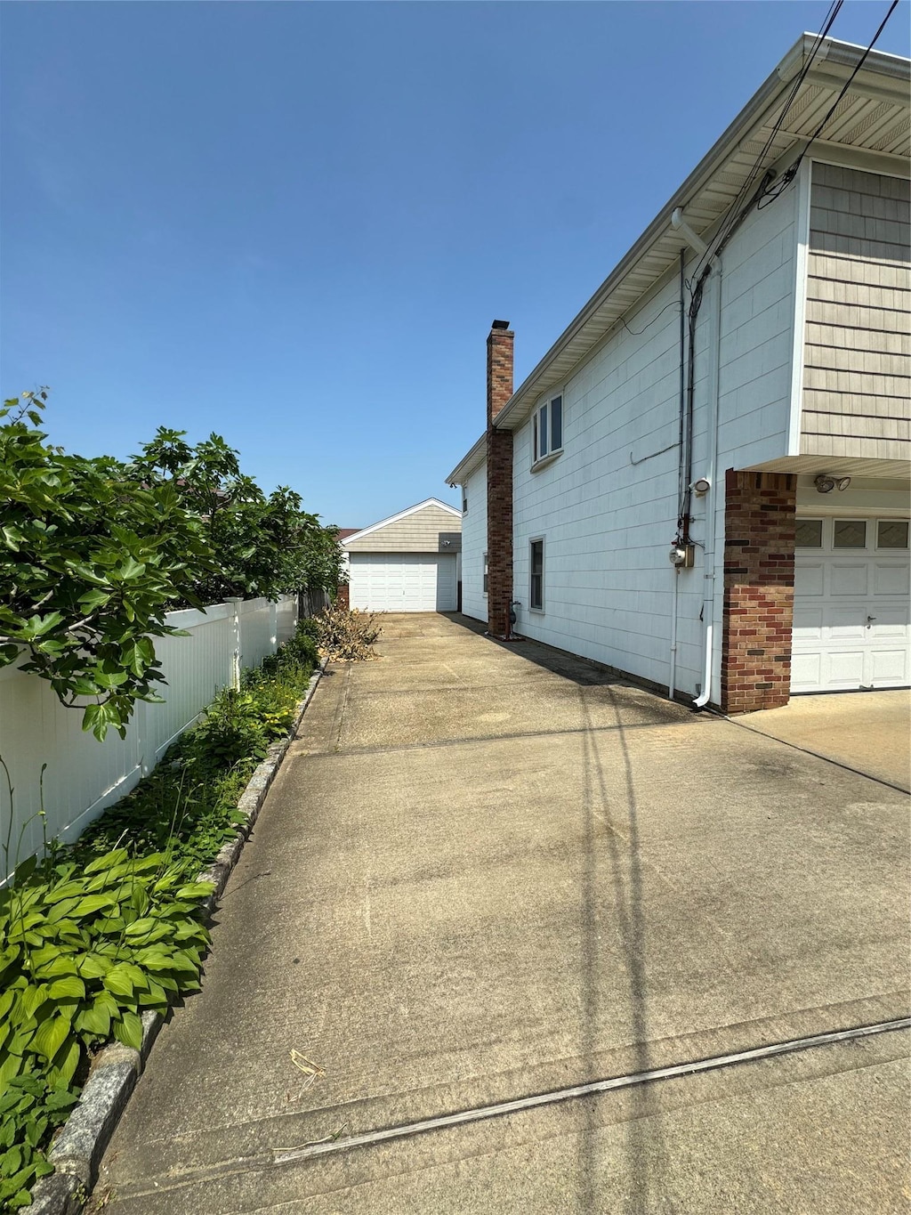 14 Edwards Pl, Valley Stream, NY 11580 - view of home's exterior