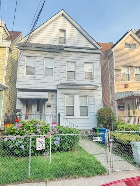 1538 Silver St, Bronx, NY 10461 - townhome / multi-family property featuring a fenced front yard