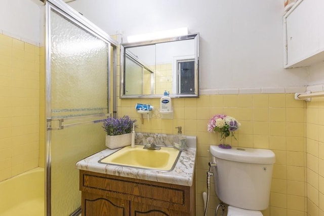 5836 Catalpa Ave, Ridgewood, NY 11385 - bathroom with vanity and tile walls