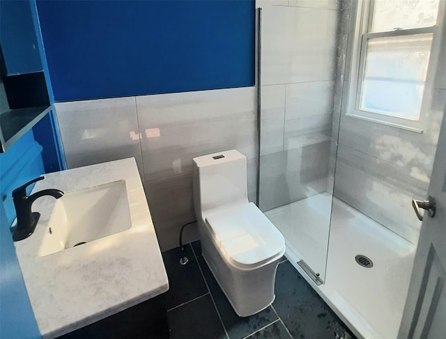 34 High St, Poughkeepsie, NY 12601 - bathroom featuring tiled shower and vanity
