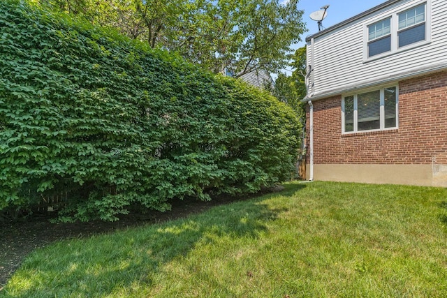 8 Walnut Rd, East Rockaway, NY 11518 - view of green lawn