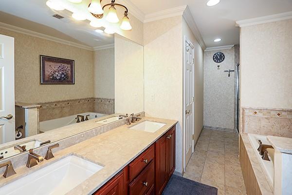 27 Eagle Cir, Bohemia, NY 11716 - photo 20