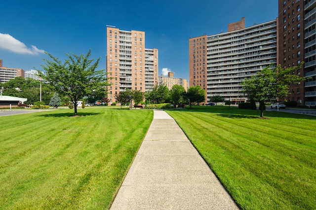 61-25 98th St Unit 11E, Rego Park, NY 11374 - view of community featuring a yard and a view of city