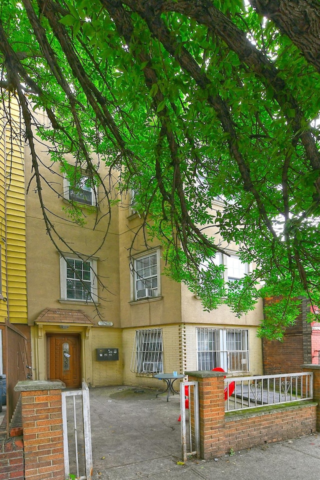 1244 Jefferson Ave, Brooklyn, NY 11221 - view of building exterior featuring a fenced front yard