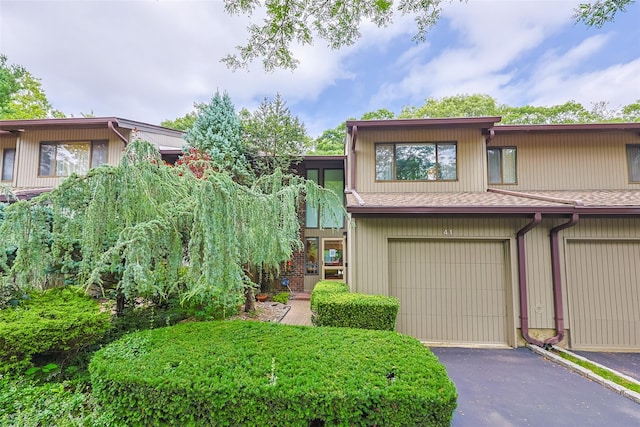 41 Carriage Ct, Jericho, NY 11753 - mid-century inspired home featuring a shingled roof, a garage, and driveway