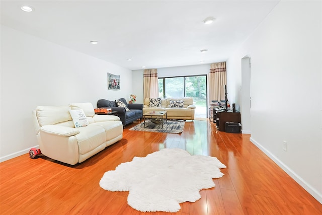 41 Carriage Ct, Jericho, NY 11753 - living area featuring light wood-style floors and recessed lighting