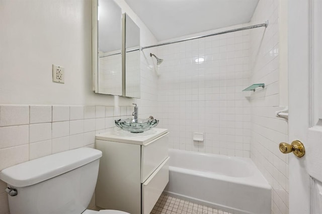 338 Hendrix St, Brooklyn, NY 11207 - full bath featuring vanity, shower / bath combination, tile walls, and tile patterned flooring