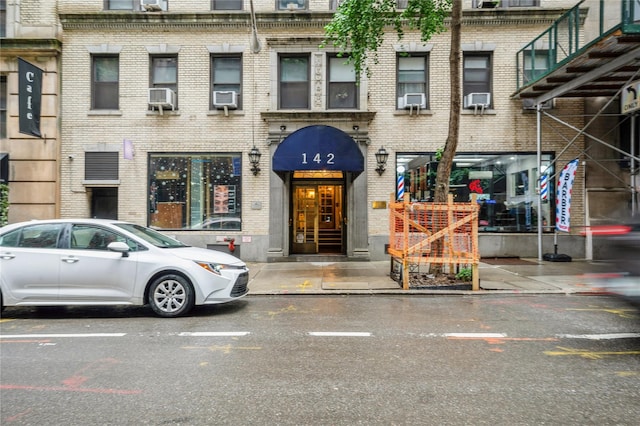 142 E 49th St Unit 4C, New York Manhattan, NY 10017 - view of property with cooling unit
