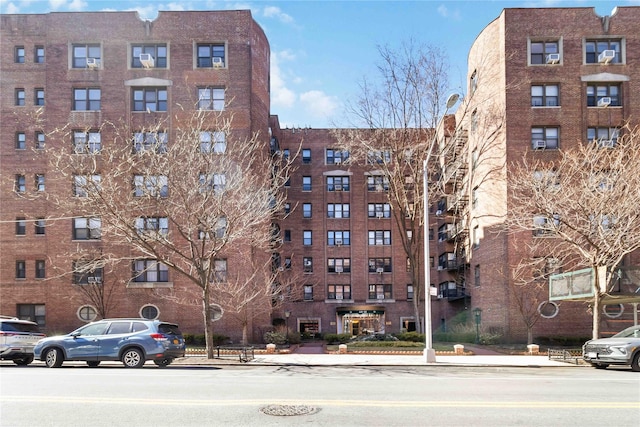 69-10 Yellowstone Blvd Unit 505, Forest Hills, NY 11375 - photo 2