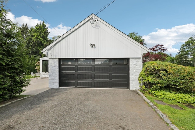 187 Thornbury Rd, Scarsdale, NY 10583 - view of detached garage