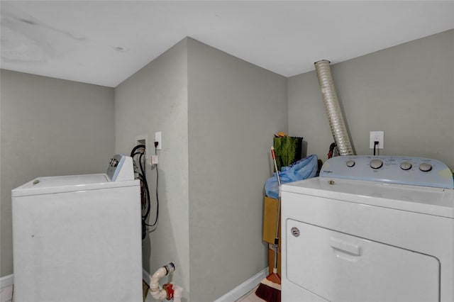 14431 166th St, Jamaica, NY 11434 - laundry room featuring washer and clothes dryer