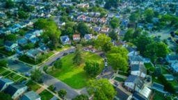 33 Park Cir, New Hyde Park, NY 11040 - aerial view of property and surrounding area with nearby suburban area