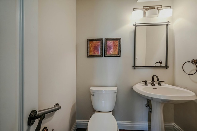 160 Coachman Pl E, Syosset, NY 11791 - bathroom with toilet and a sink