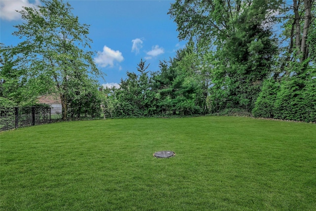 160 Coachman Pl E, Syosset, NY 11791 - view of yard